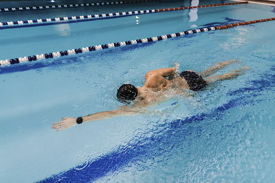 Vì sao bơi lội được xem là hoạt động tốt cho hệ tim mạch?